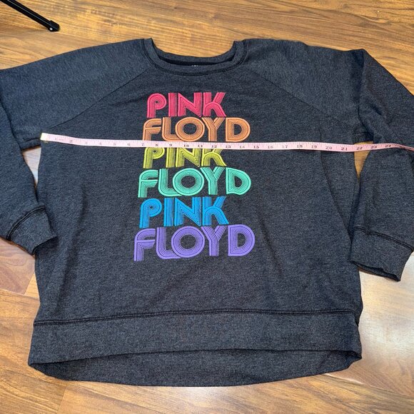 🎸 Pink Floyd Rainbow Crewneck Sweatshirt – Dark Gray Heathered (Women’s L) - Picture 4 of 7